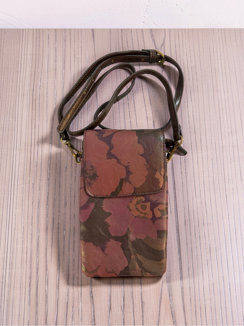 The Pioneer Woman Floral Faux Leather Flap Phone Crossbody Bag Purse